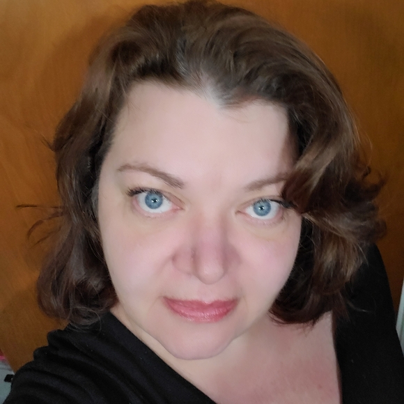 Meet your Posher, Colleen - Picture 2 of 2